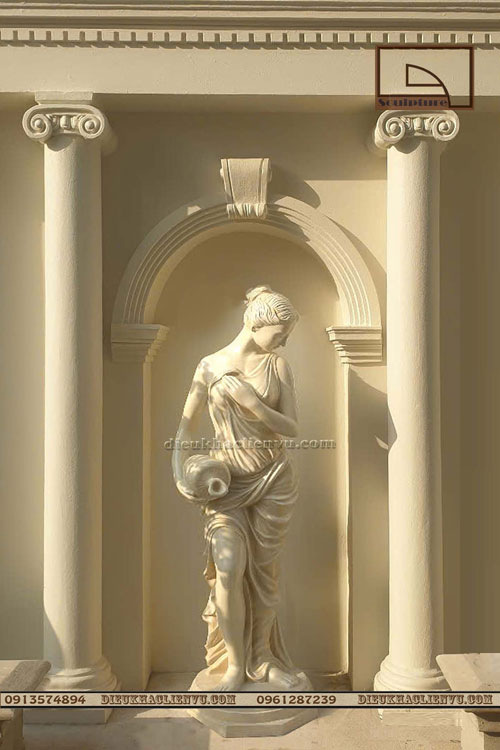 Tượng cô ôm bình đổ nước